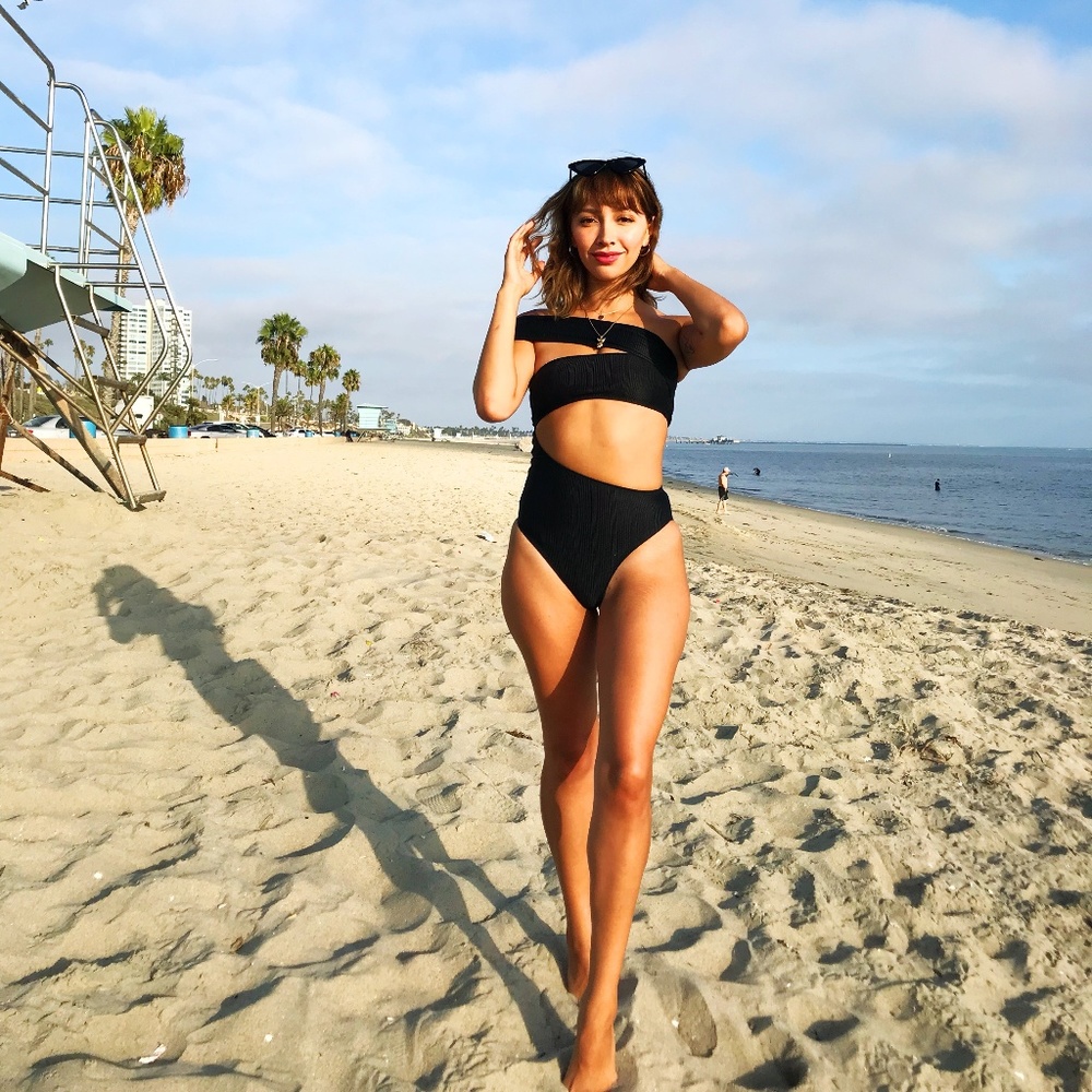 LAST ONE!! Off the shoulder silhouette bikini